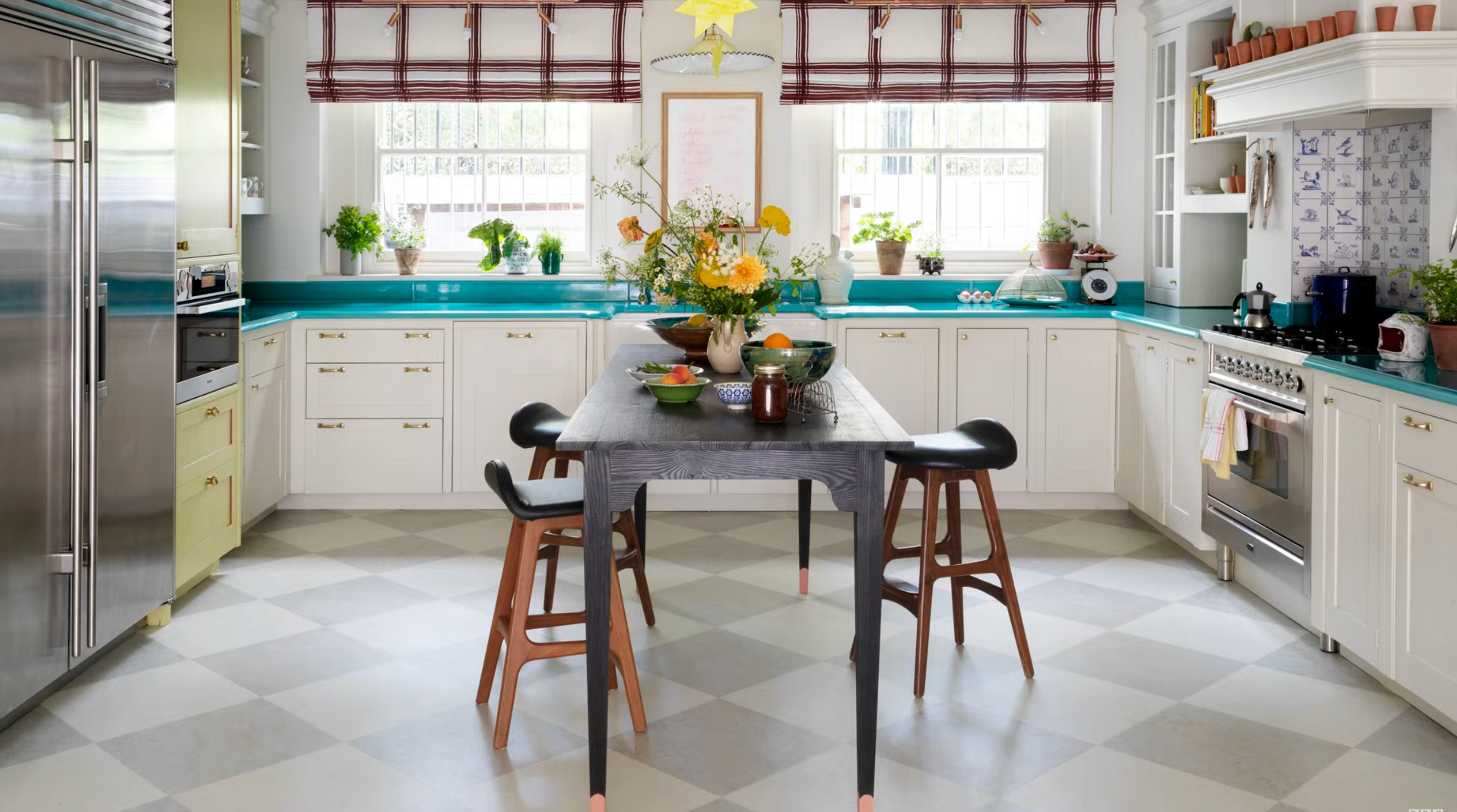 Colour and Softness, Without Touching the Walls