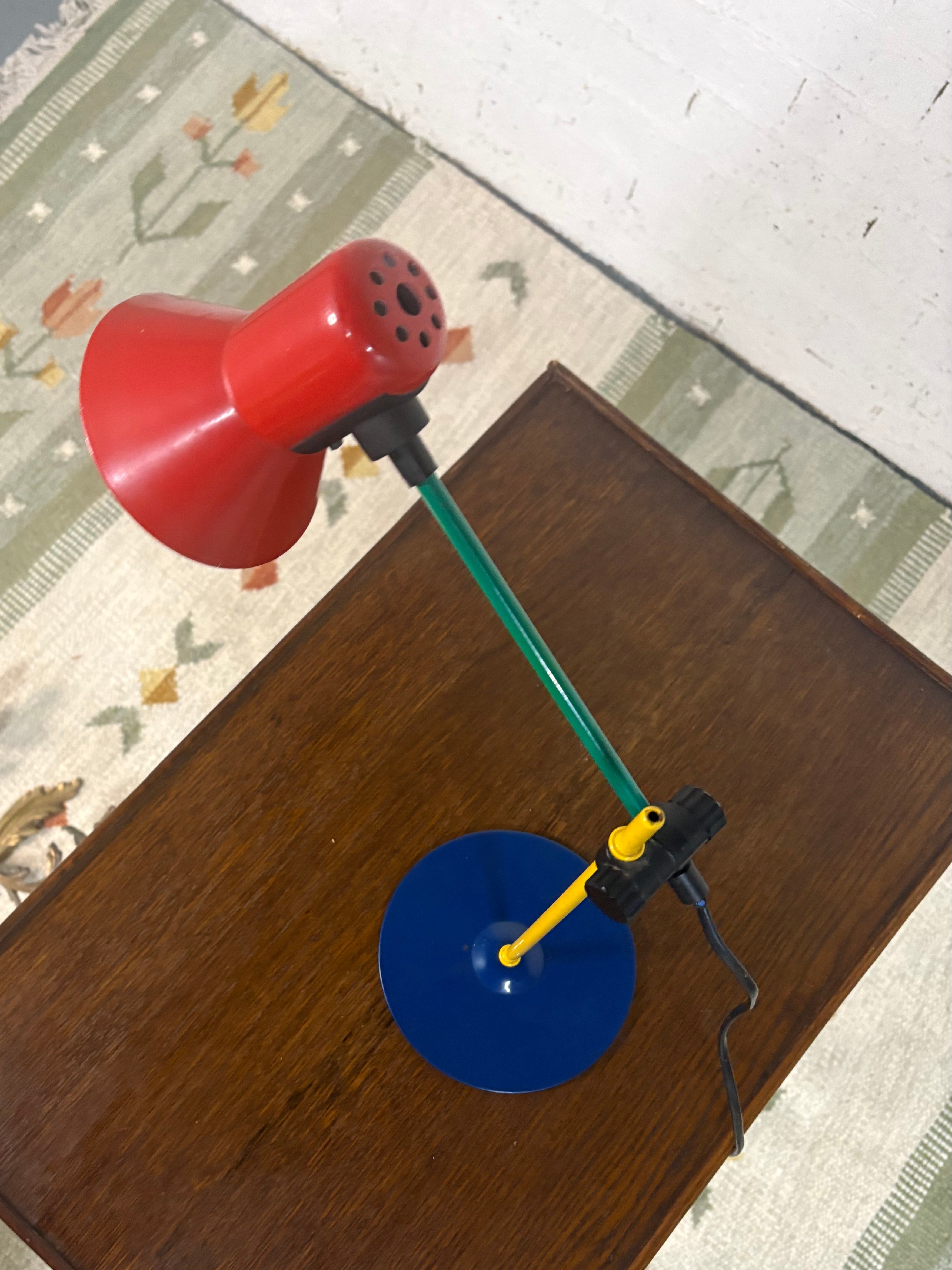 Veneta Lumi Memphis-Style Desk Lamp, Lacquered Steel in Primary Colours, Italy, 1980s