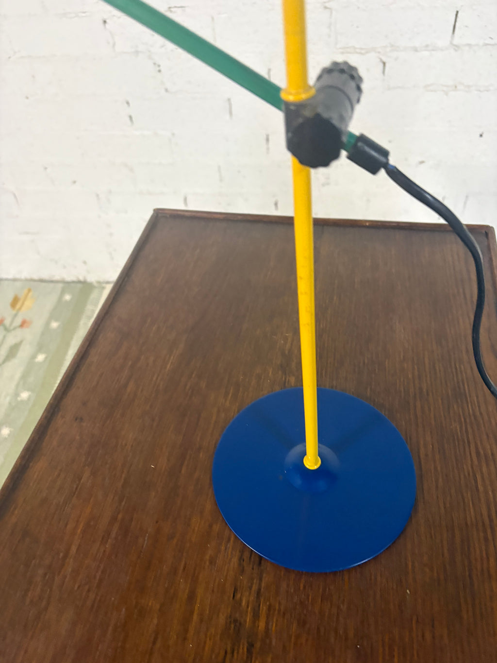 Veneta Lumi Memphis-Style Desk Lamp, Lacquered Steel in Primary Colours, Italy, 1980s
