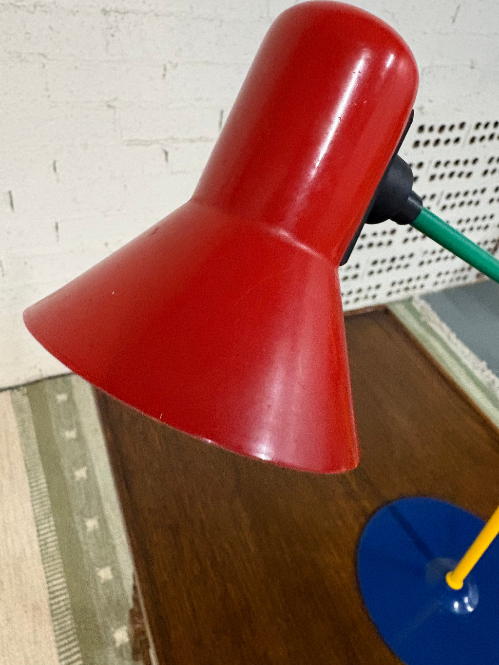 Veneta Lumi Memphis-Style Desk Lamp, Lacquered Steel in Primary Colours, Italy, 1980s