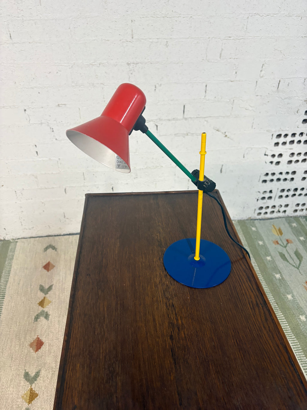 Veneta Lumi Memphis-Style Desk Lamp, Lacquered Steel in Primary Colours, Italy, 1980s