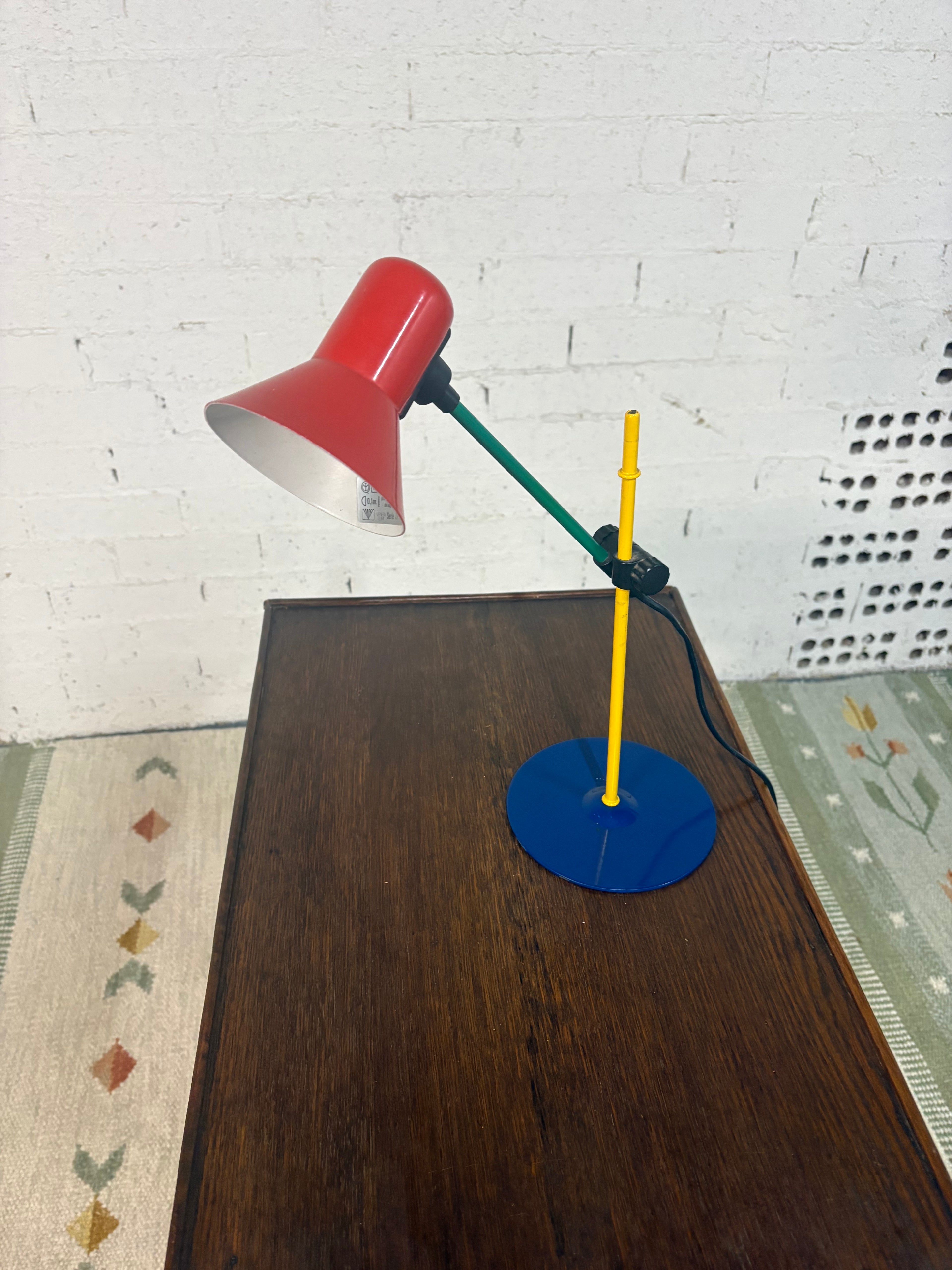 Veneta Lumi Memphis-Style Desk Lamp, Lacquered Steel in Primary Colours, Italy, 1980s