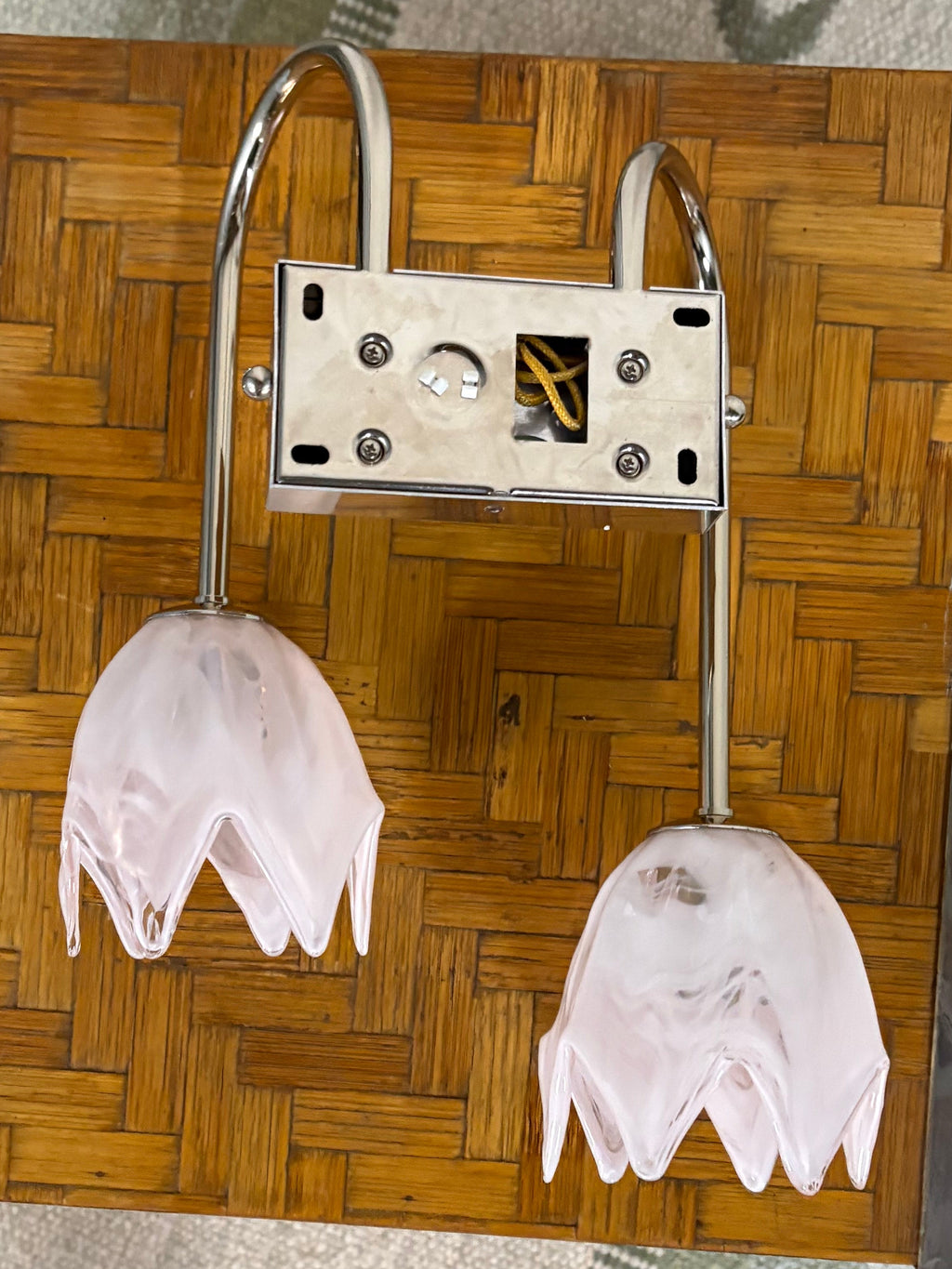 La Murrina Twin-Arm Murano Glass Wall Sconce, Marbled Pink Tulip Shades, Italy, c.1980s