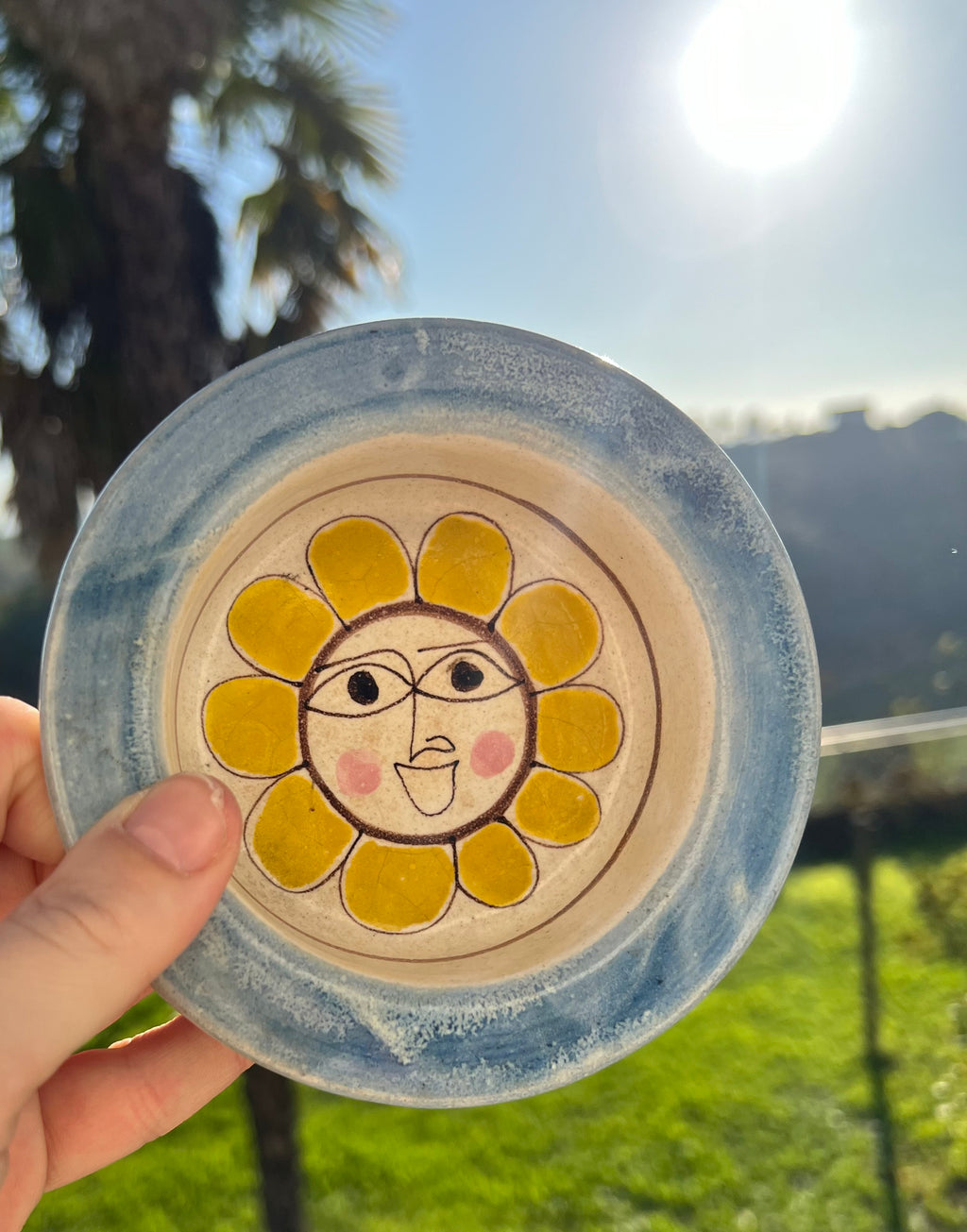 Giovanni DeSimone Hand-Painted Ceramic Ashtray, Sun Face with Blue Rim, Italy, 1964
